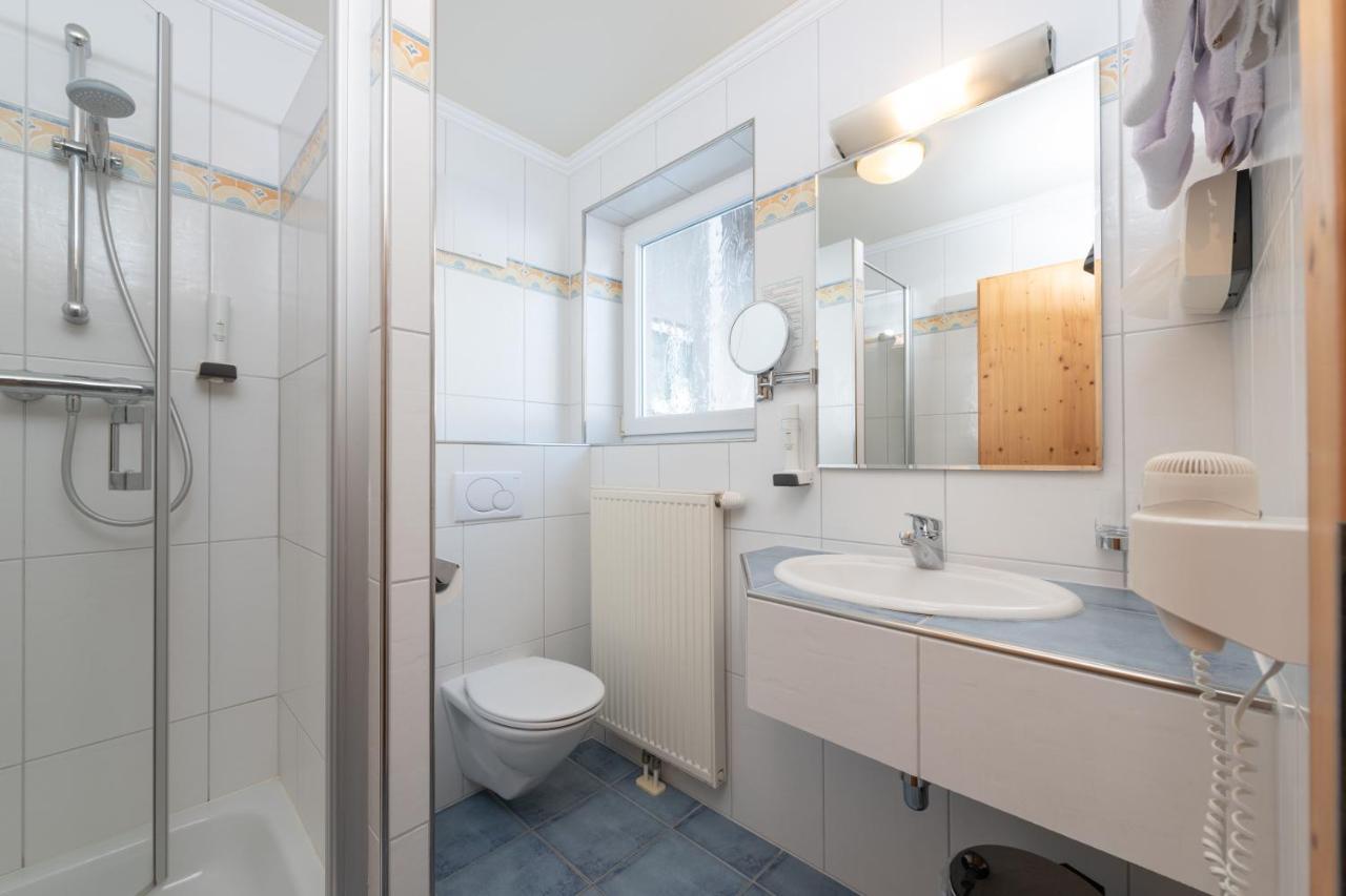נוסדורף אם אטרסי Hotel Schoenberger מראה חיצוני תמונה