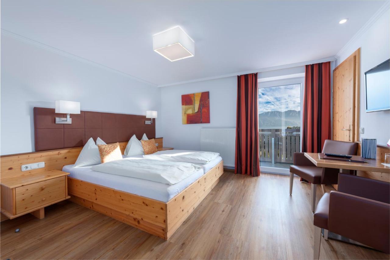 נוסדורף אם אטרסי Hotel Schoenberger מראה חיצוני תמונה