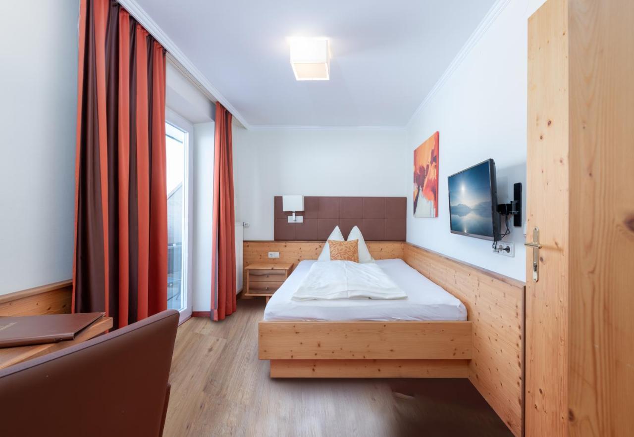 נוסדורף אם אטרסי Hotel Schoenberger מראה חיצוני תמונה