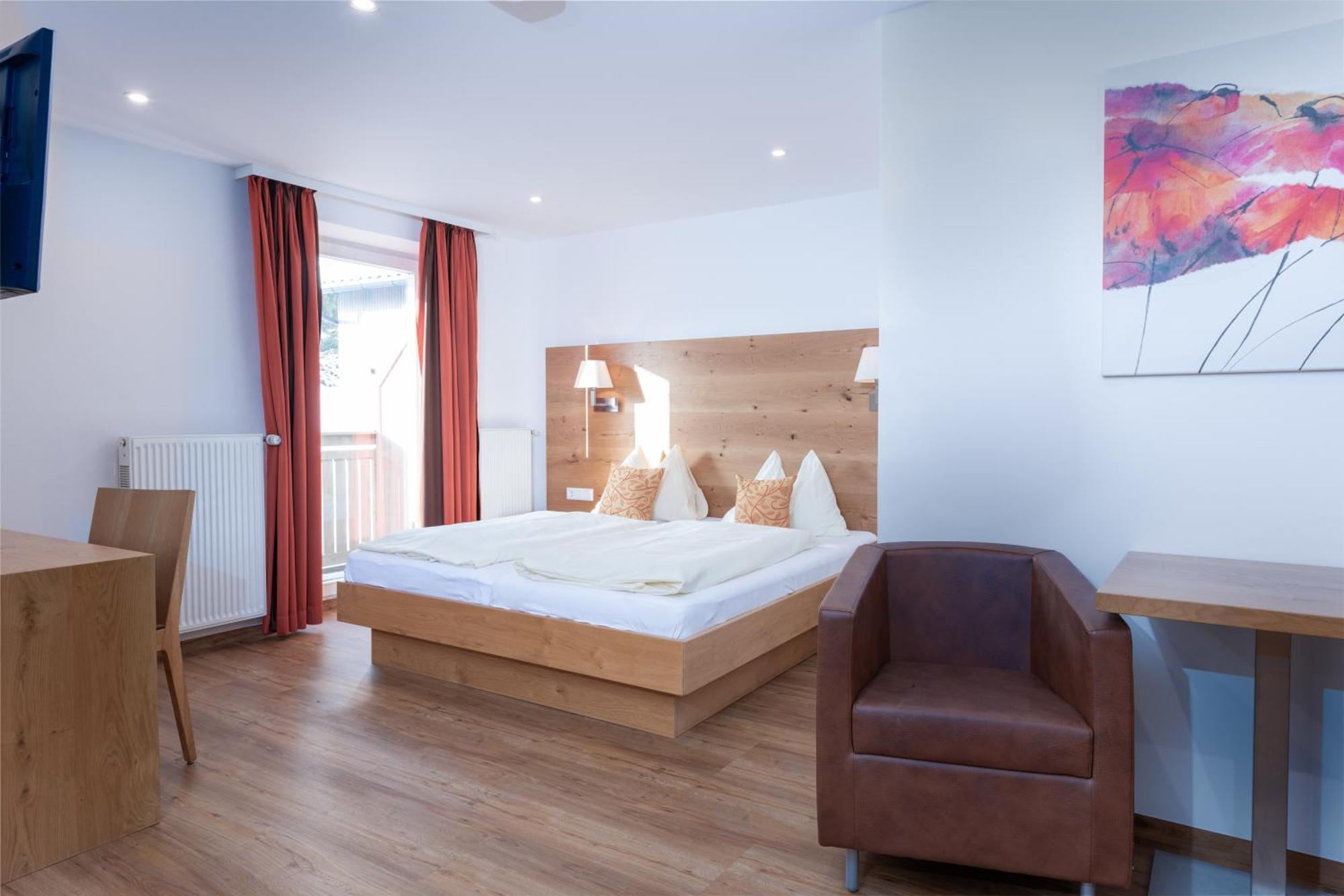 נוסדורף אם אטרסי Hotel Schoenberger מראה חיצוני תמונה