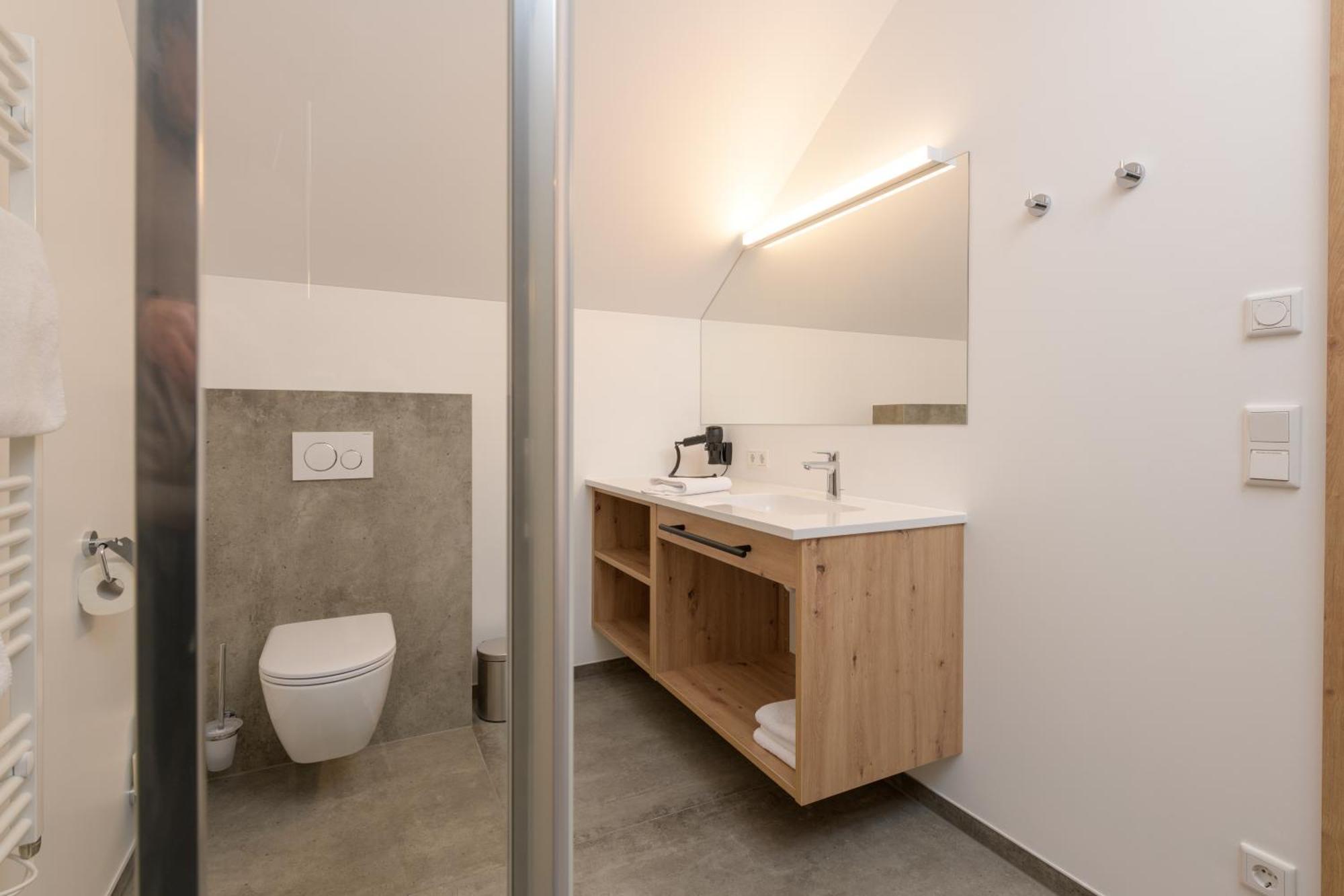 נוסדורף אם אטרסי Hotel Schoenberger מראה חיצוני תמונה