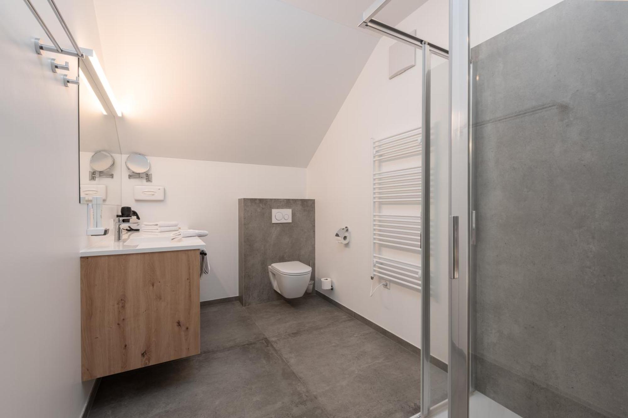 נוסדורף אם אטרסי Hotel Schoenberger מראה חיצוני תמונה