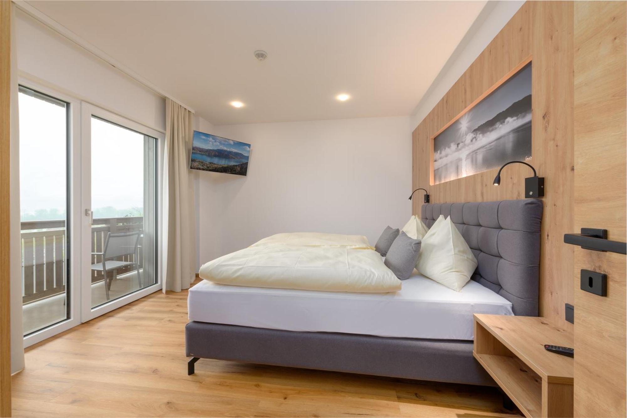 נוסדורף אם אטרסי Hotel Schoenberger מראה חיצוני תמונה