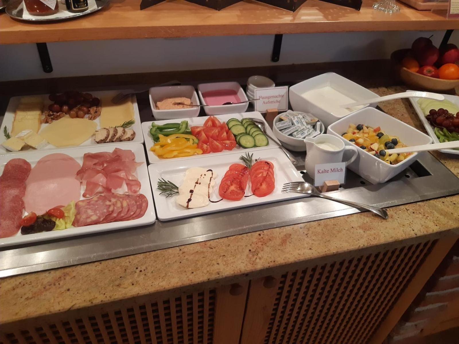 נוסדורף אם אטרסי Hotel Schoenberger מראה חיצוני תמונה