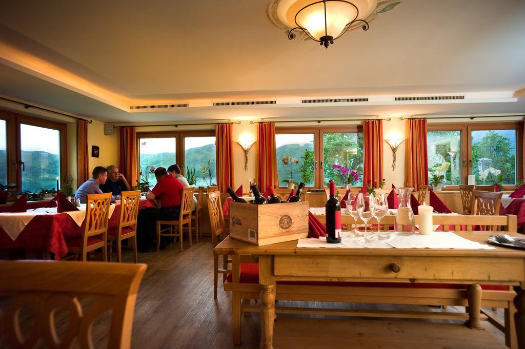 נוסדורף אם אטרסי Hotel Schoenberger מראה חיצוני תמונה