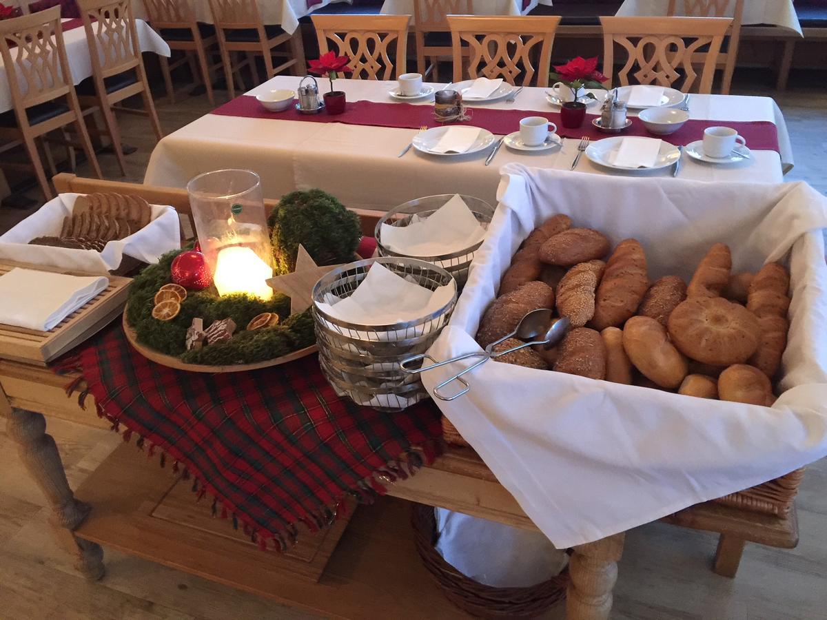 נוסדורף אם אטרסי Hotel Schoenberger מראה חיצוני תמונה